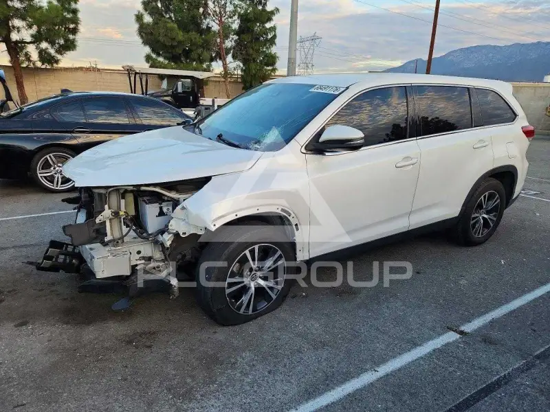 2019 Toyota Highlander photo