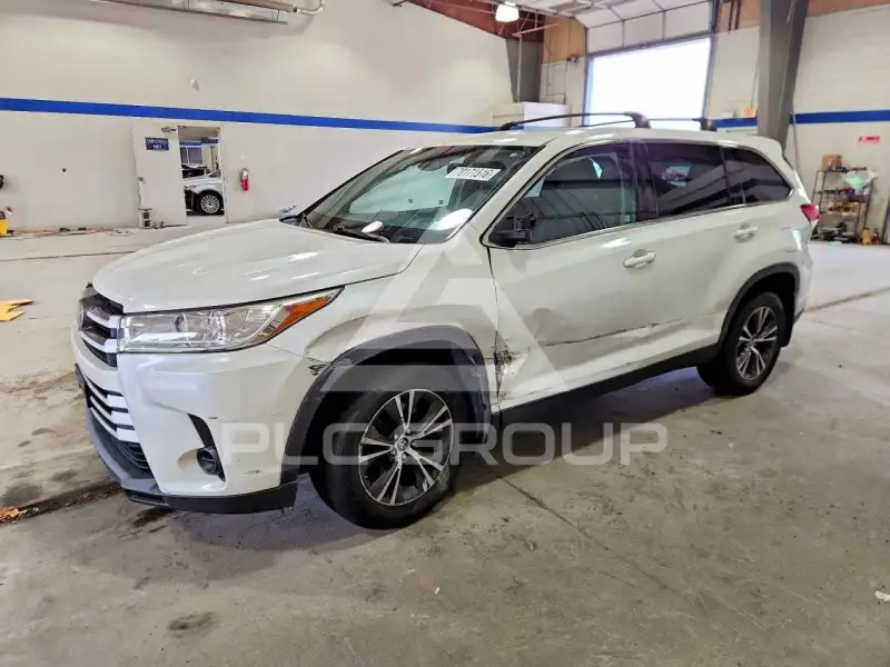 2019 Toyota Highlander photo