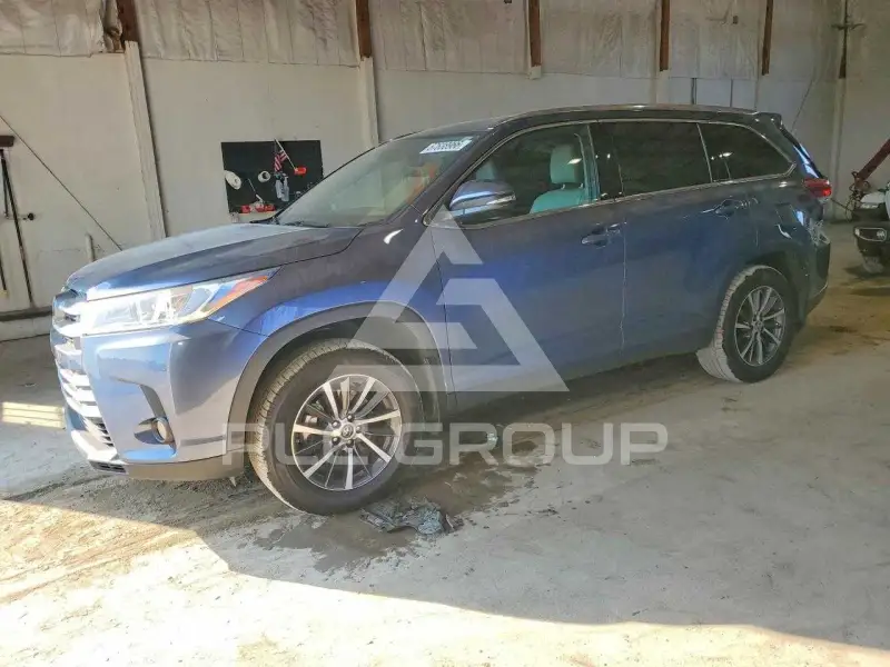 2019 Toyota Highlander photo