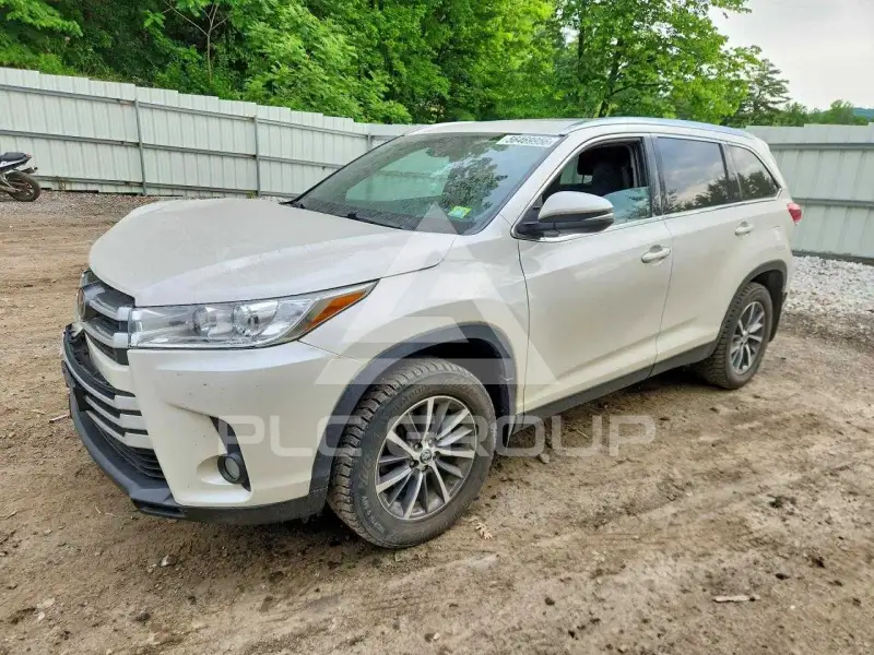 2019 Toyota Highlander photo
