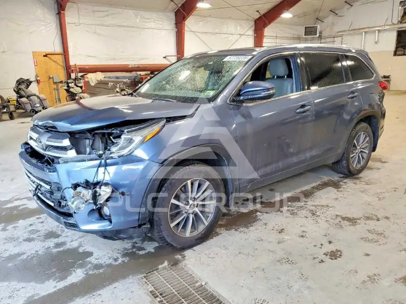 2019 Toyota Highlander photo