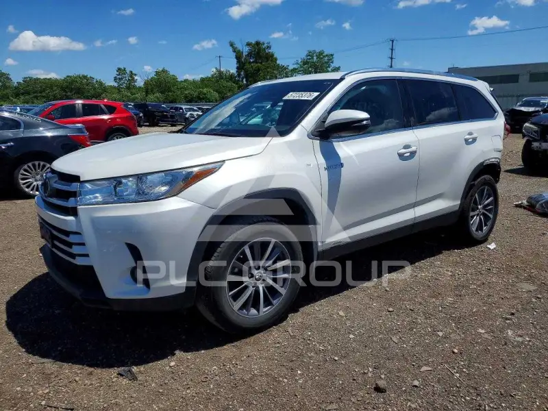 2019 Toyota Highlander photo
