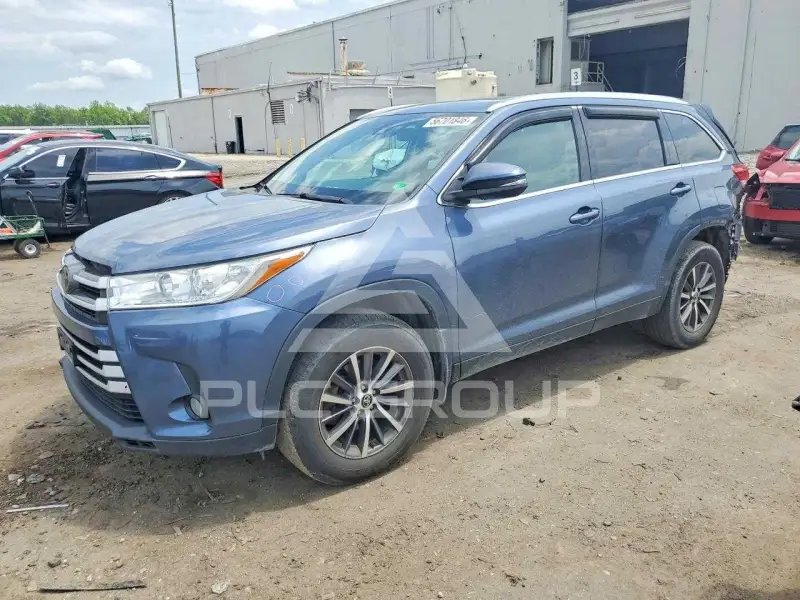 2019 Toyota Highlander photo