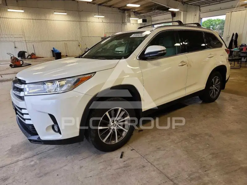 2019 Toyota Highlander photo