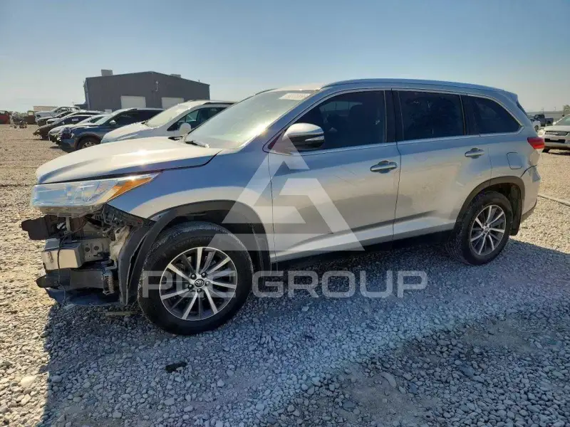 2019 Toyota Highlander фото