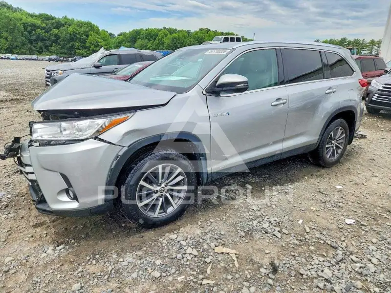 2019 Toyota Highlander photo