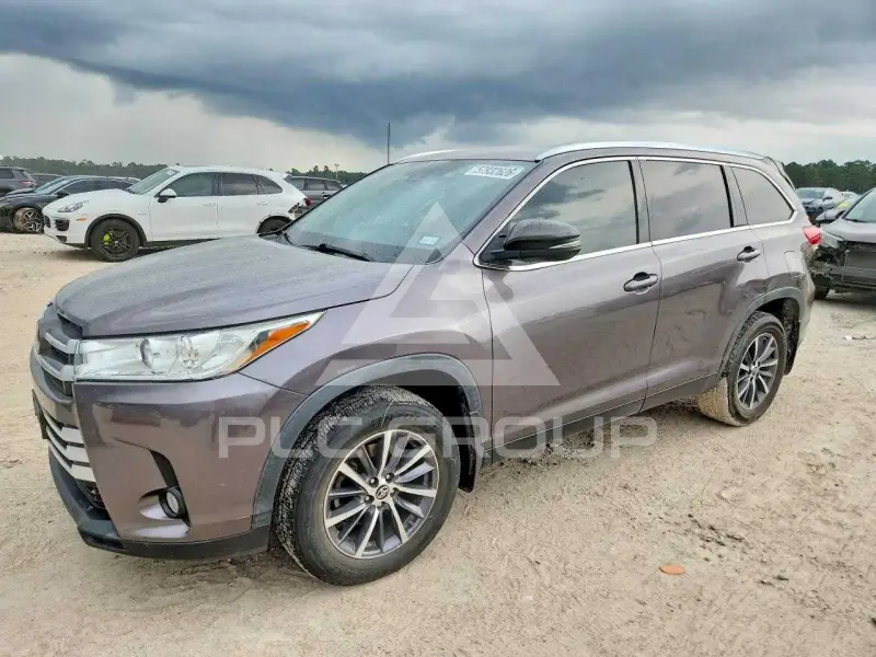 2019 Toyota Highlander photo