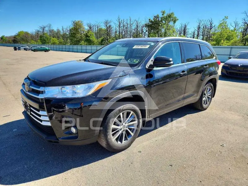 2019 Toyota Highlander photo