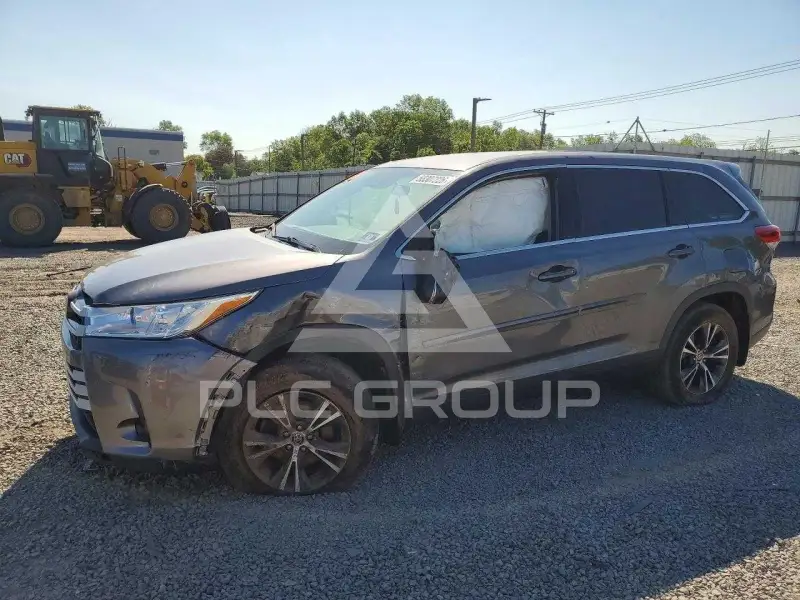 2019 Toyota Highlander photo