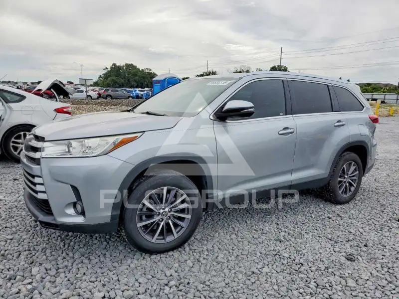 2019 Toyota Highlander photo