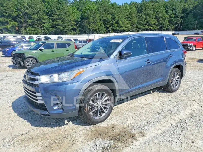 2019 Toyota Highlander photo