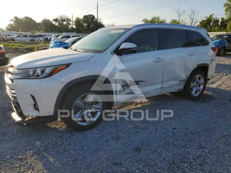 2019 Toyota Highlander photo