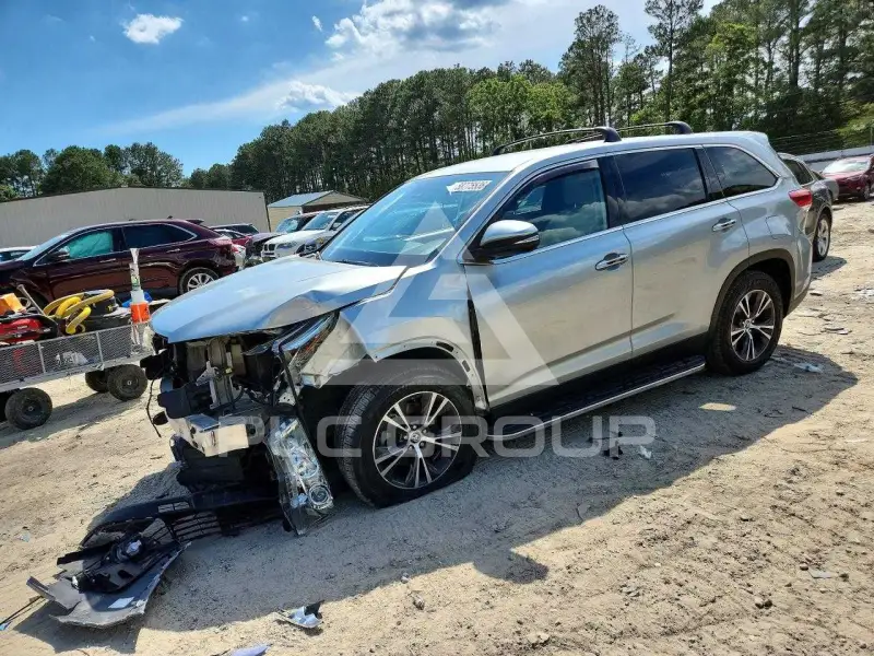 2019 Toyota Highlander photo