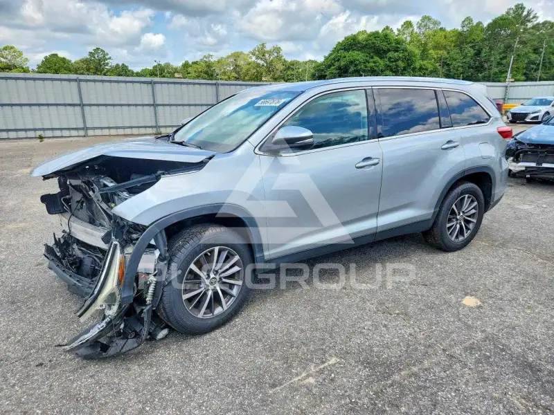 2019 Toyota Highlander фото