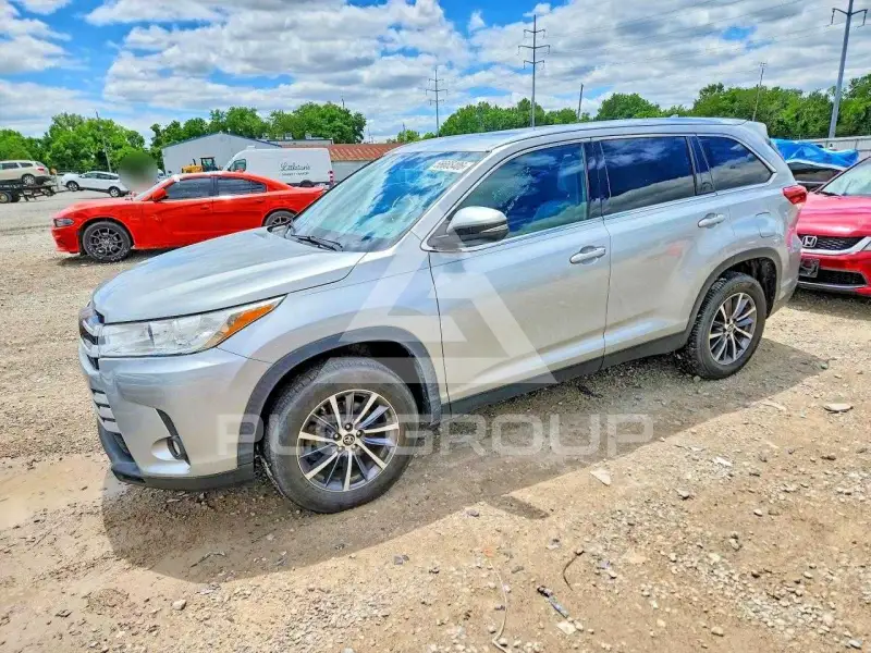 2019 Toyota Highlander photo