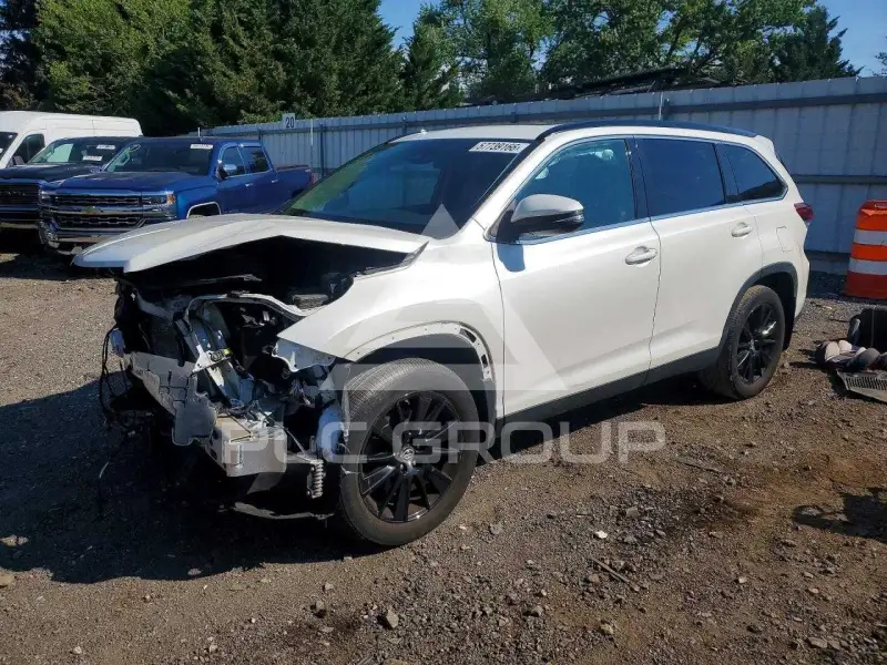 2019 Toyota Highlander photo