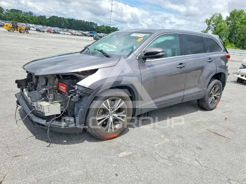 2019 Toyota Highlander photo