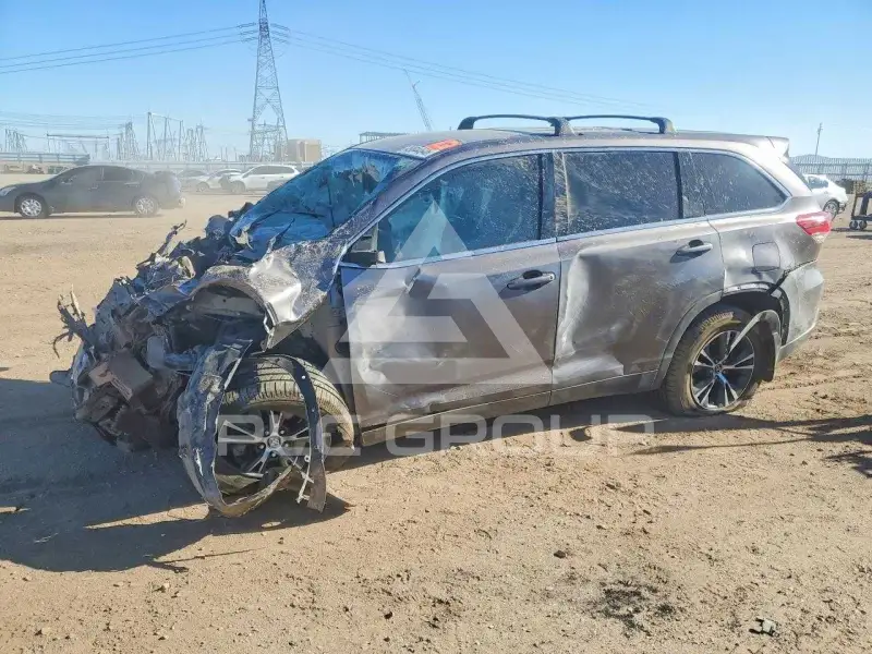 2019 Toyota Highlander photo