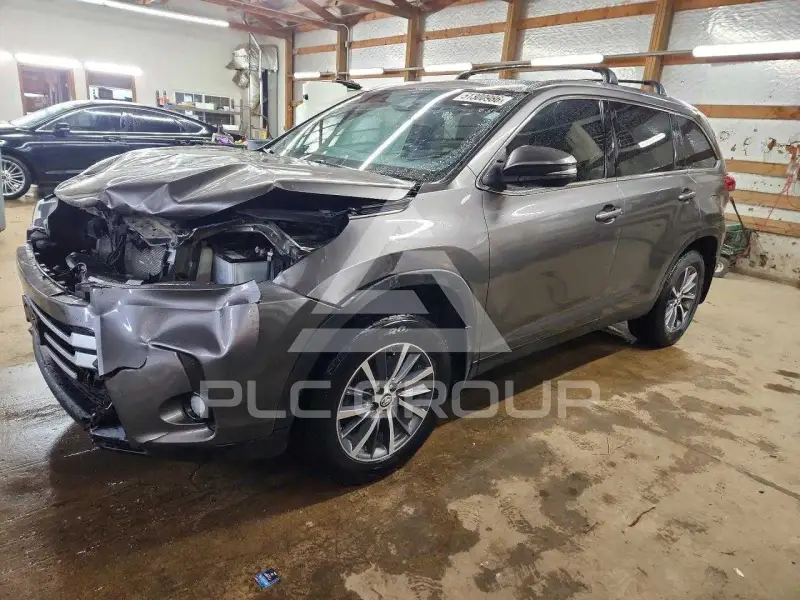 2019 Toyota Highlander photo