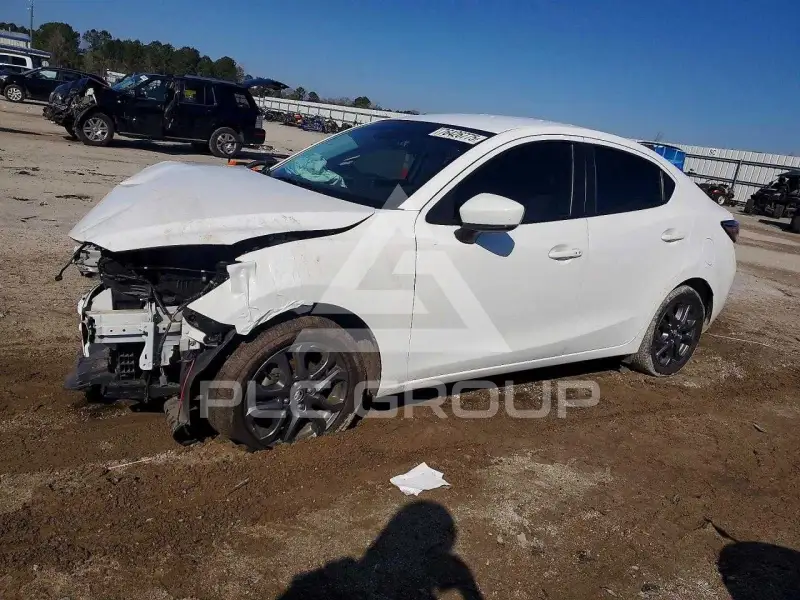 2019 Toyota YARIS фото