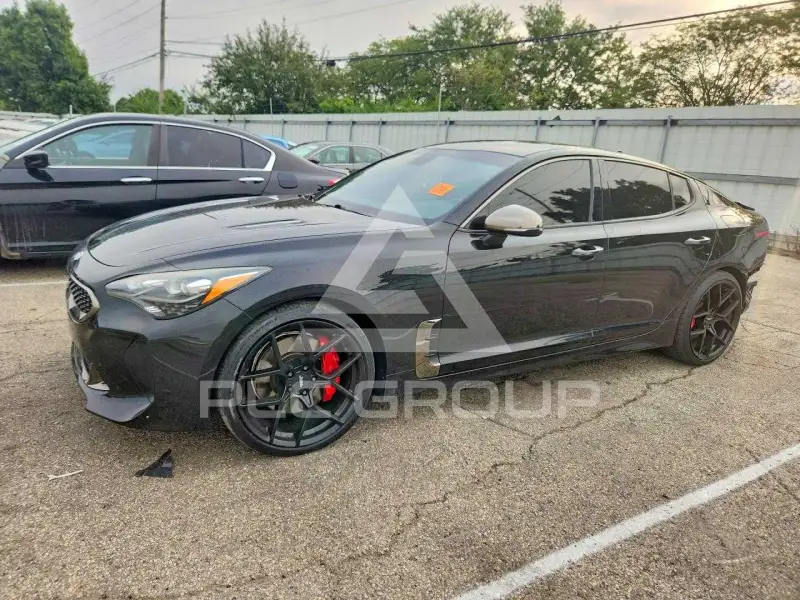 2019 KIA Stinger photo