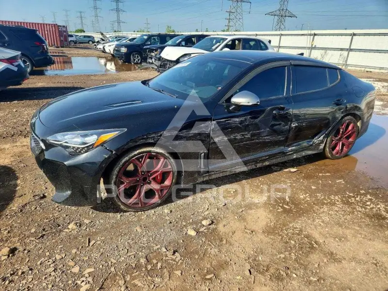 2019 KIA Stinger photo