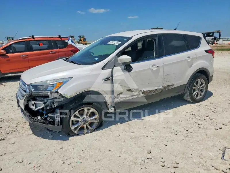 2019 Ford ESCAPE photo