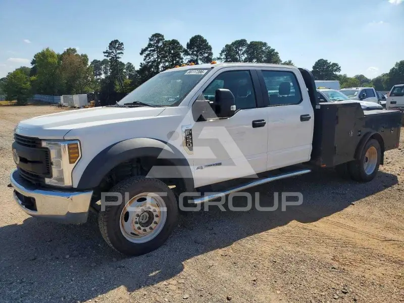 2019 Ford F-550 фото