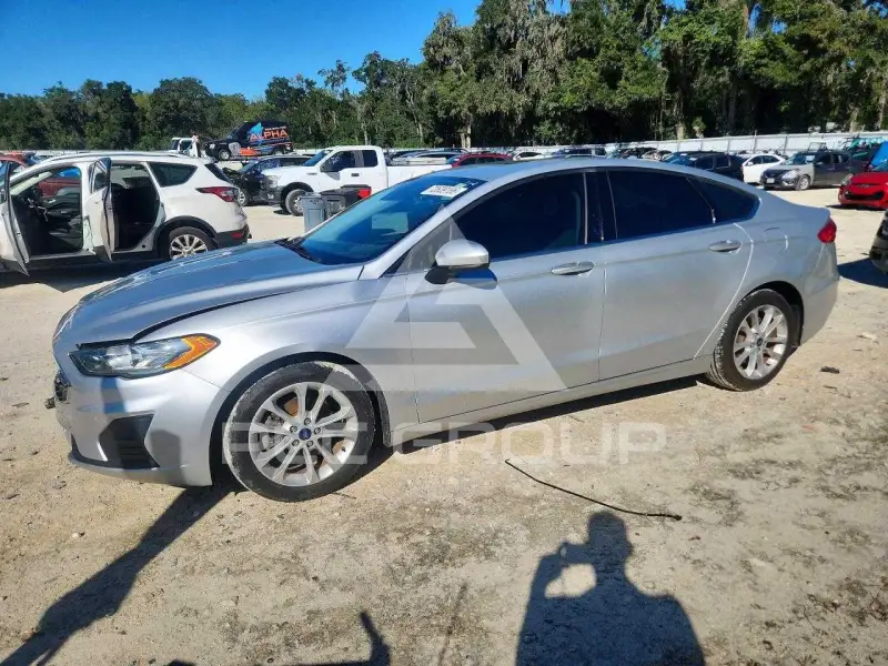 2019 Ford FUSION photo