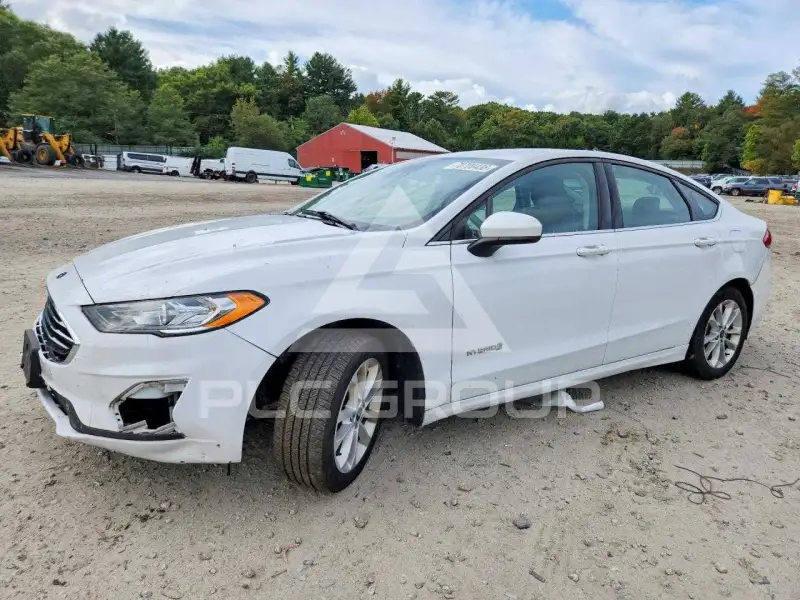 2019 Ford FUSION photo