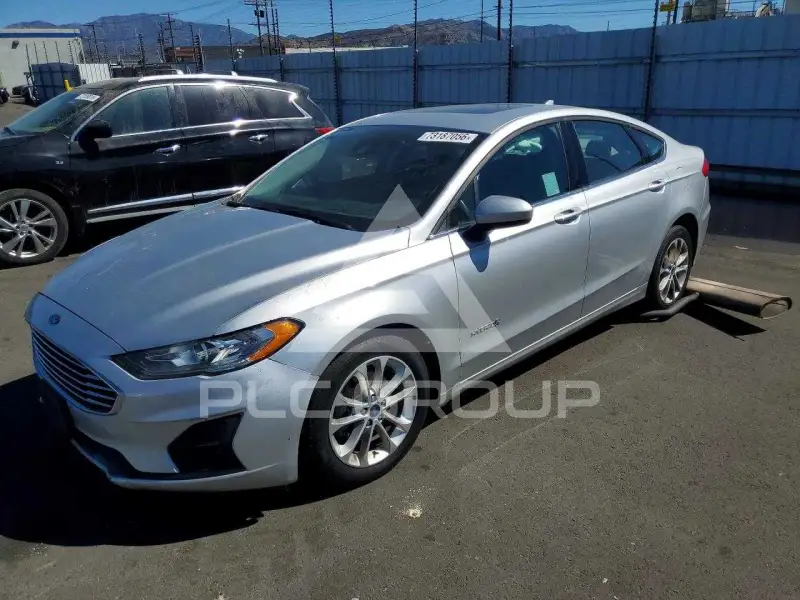 2019 Ford FUSION photo