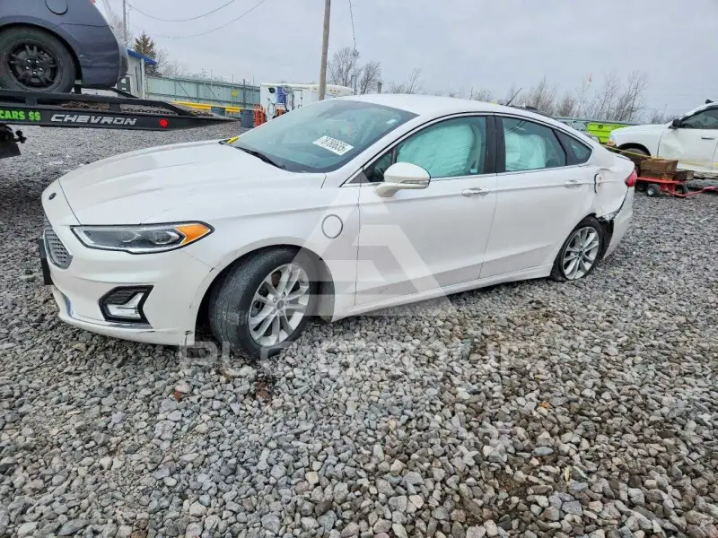 2019 Ford FUSION photo