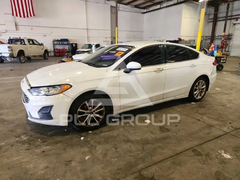 2019 Ford FUSION photo