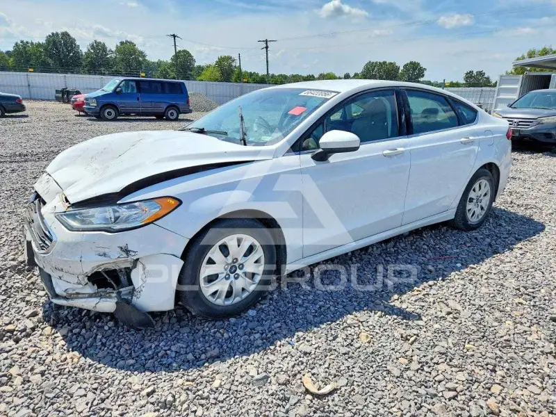 2019 Ford FUSION photo