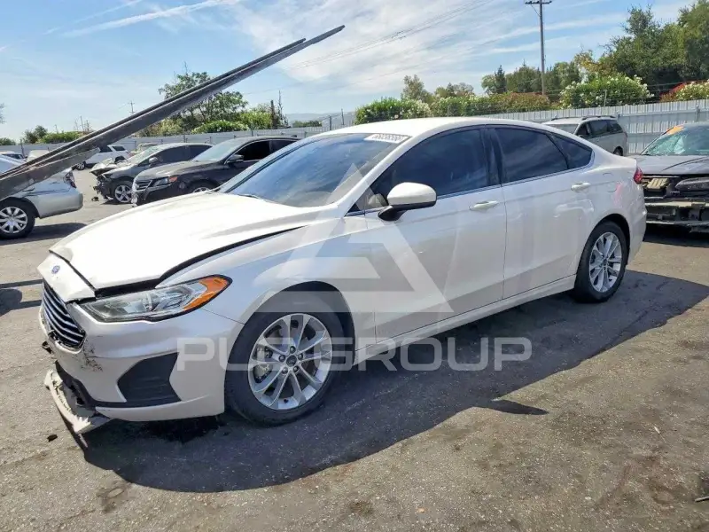 2019 Ford FUSION photo