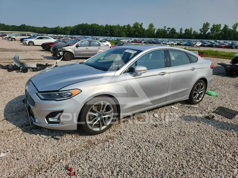 2019 Ford FUSION photo