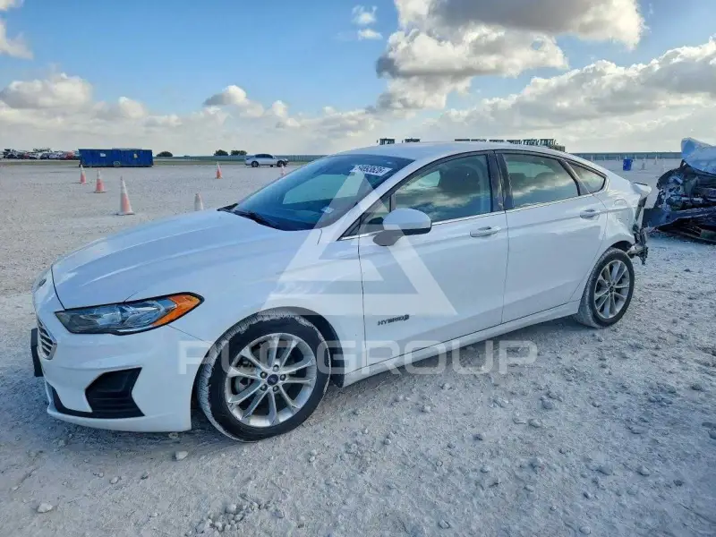 2019 Ford FUSION photo