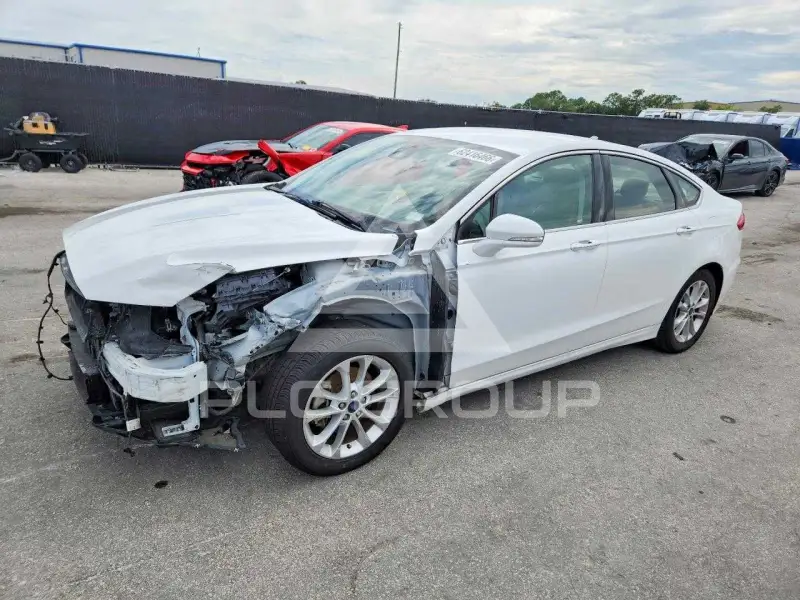 2019 Ford FUSION photo