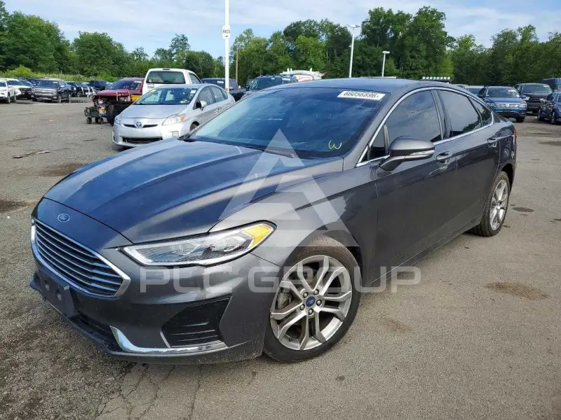 2019 Ford FUSION photo