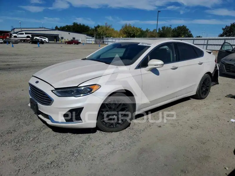 2019 Ford FUSION photo