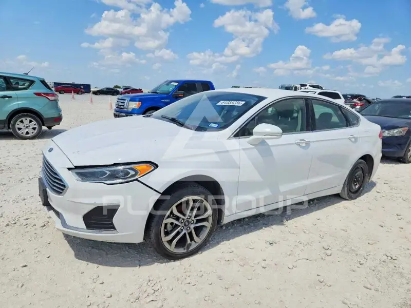 2019 Ford FUSION photo