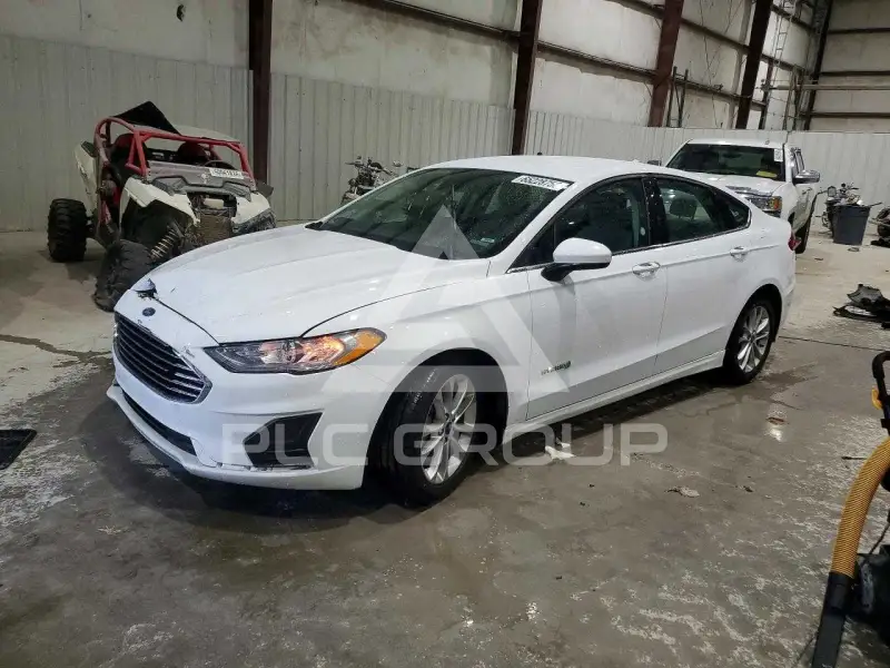 2019 Ford FUSION photo