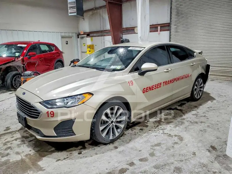 2019 Ford FUSION photo