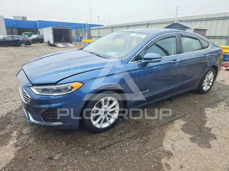 2019 Ford FUSION photo