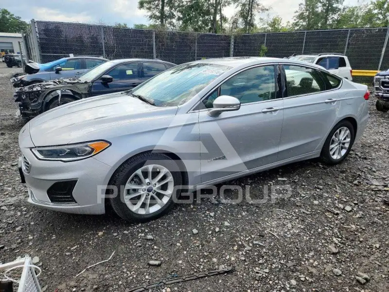 2019 Ford FUSION фото