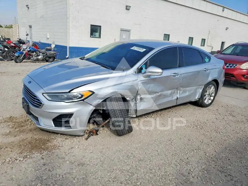 2019 Ford FUSION photo