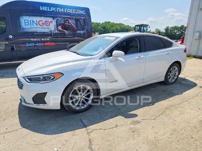 2019 Ford FUSION фото