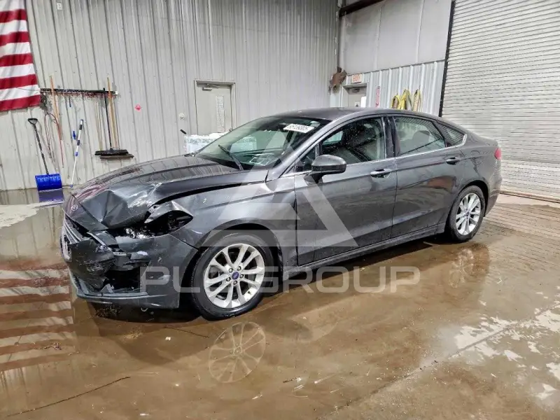 2019 Ford FUSION photo