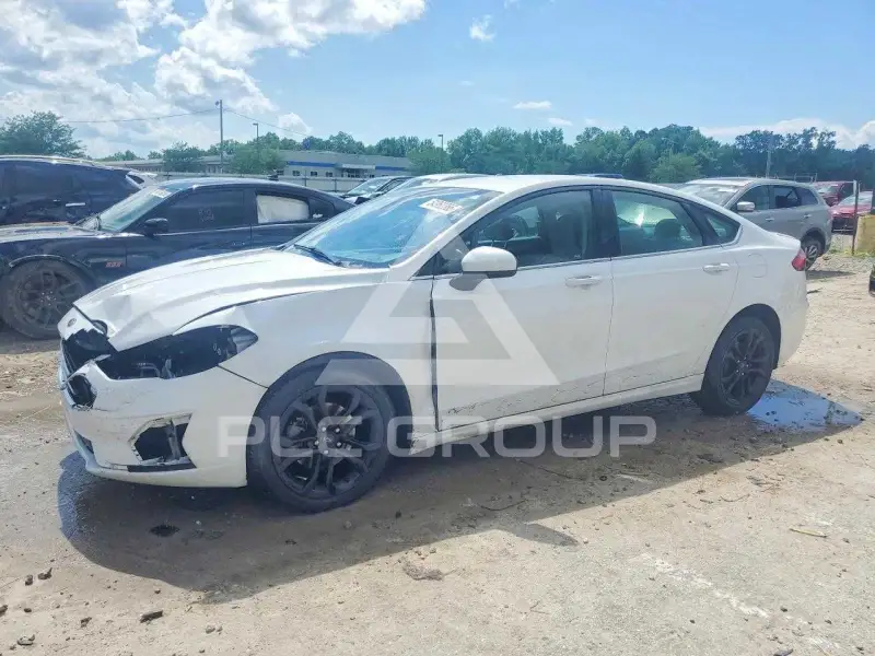 2019 Ford FUSION photo