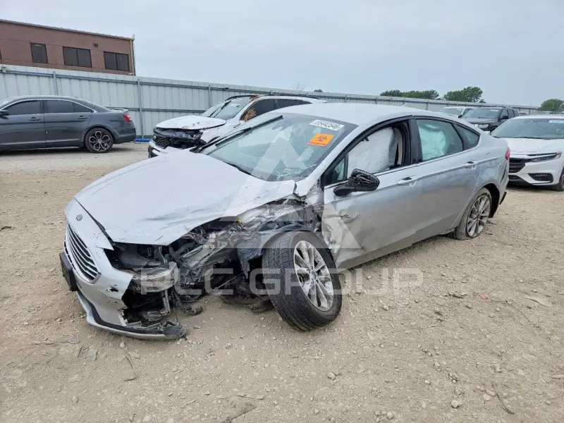2019 Ford FUSION photo